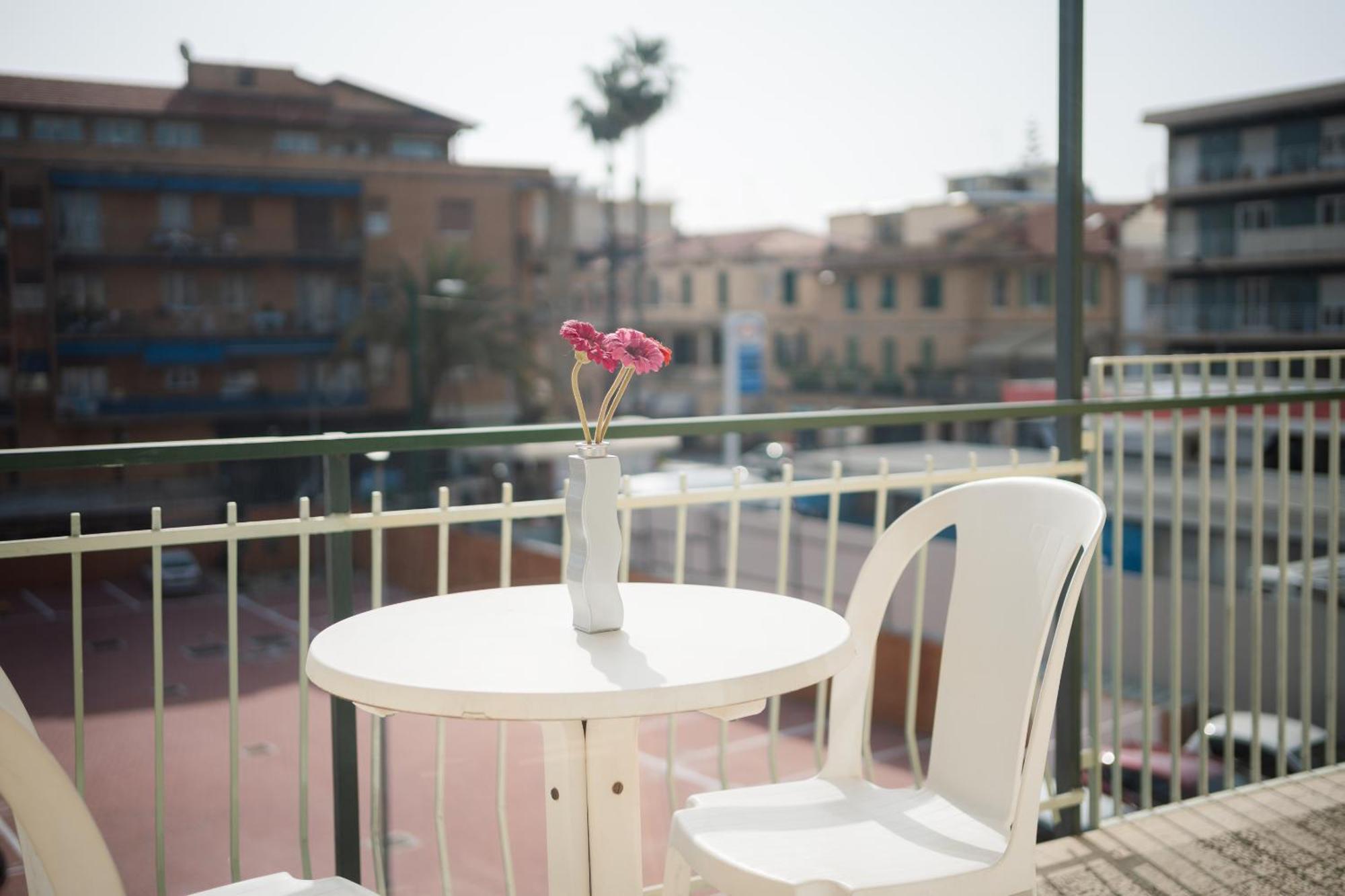 Casa Silvia - Central - Terrace - Wifi Bordighera Exteriér fotografie